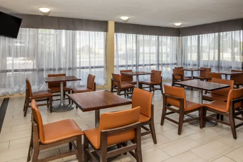 Days Inn by Wyndham Wilson Ăn uống Photos