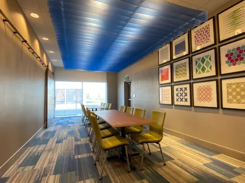 Holiday Inn Express & Suites Aurora Business Facilities Photos
