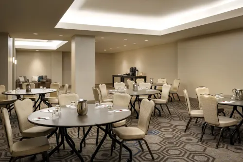 Toronto Marriott City Centre Hotel Dining Photos