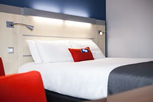 Holiday Inn Express Toulouse Airport Zimmer Photos