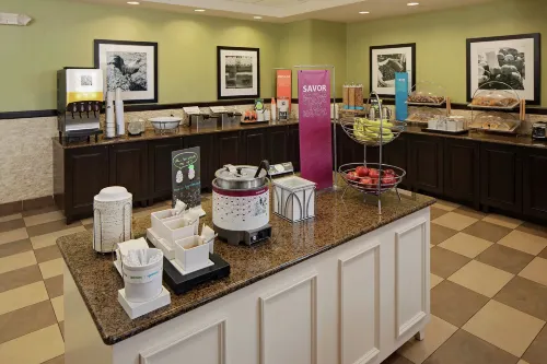 Hampton Inn & Suites Exeter Restauration Photos