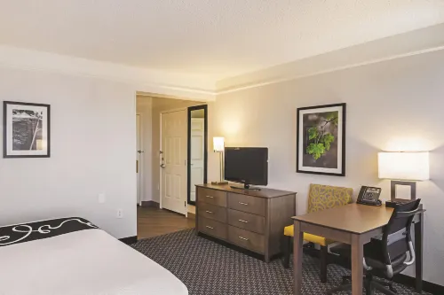La Quinta Inn & Suites by Wyndham Denver Tech Center Rooms Photos
