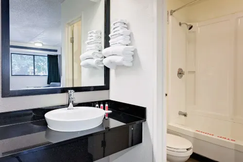 Travelodge by Wyndham College Park Photos