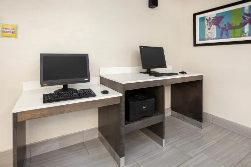 La Quinta Inn & Suites by Wyndham Cincinnati Airpt Florence Public Areas Photos