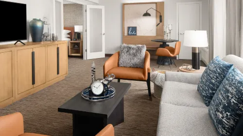 Sheraton Milwaukee Brookfield Hotel Rooms Photos