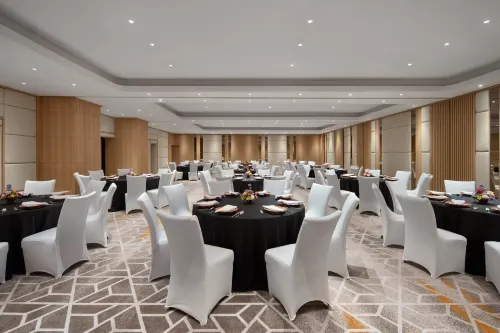 Holiday Inn Express Bali Sunset Road Dining Photos