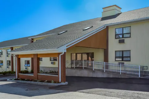 Days Inn by Wyndham Augusta Exterior Photos