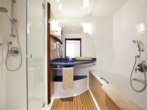Novotel Suites Paris Montreuil Vincennes Rooms Photos