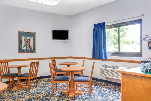 Super 8 by Wyndham Mahwah Dining Photos