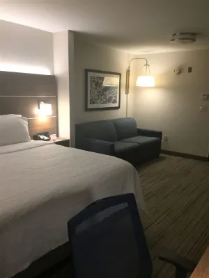 Holiday Inn Express & Suites Atlanta-Emory University Area Rooms Photos