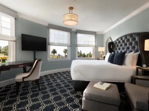 The Claremont Resort & Club Rooms Photos