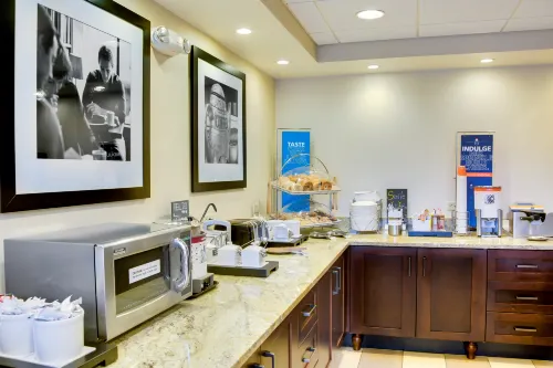 Hampton Inn Pittsburgh-Airport Restauration Photos