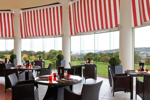 Hôtel Barrière l'Hôtel du Golf Ăn uống Photos