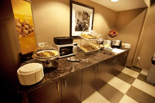 Hampton Inn & Suites Seattle/Kent Restauration Photos