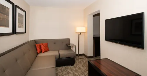 DoubleTree by Hilton Hotel and Suites Charleston Airport Photos