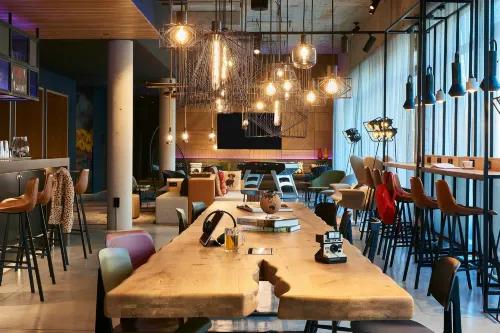 Moxy Essen City Restauration Photos