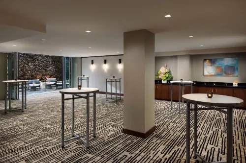 AC Hotel Honolulu Public Areas Photos