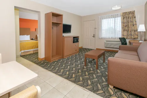 Days Inn & Suites by Wyndham Arlington Near Six Flags Photos