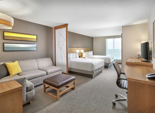 DoubleTree by Hilton Edmonton Downtown Huoneet Photos