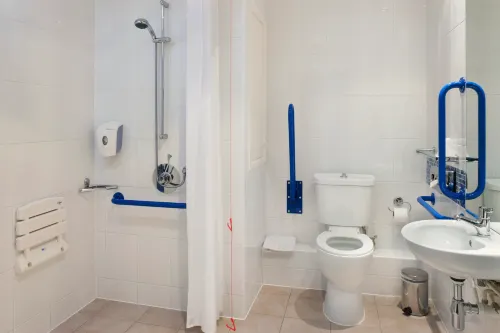Holiday Inn Express London - Victoria Photos