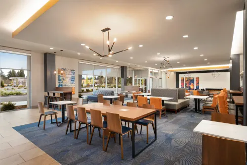 La Quinta Inn & Suites by Wyndham Marysville Dining Photos
