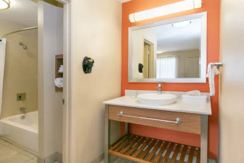 Days Inn & Suites by Wyndham Arlington Near Six Flags Photos
