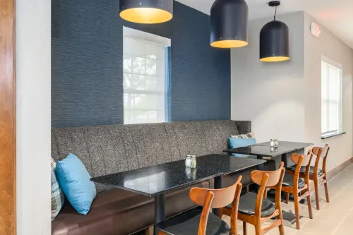 Four Points by Sheraton Bedford Manchester Airport Dining Photos