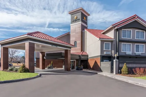 La Quinta Inn & Suites by Wyndham Denver Tech Center Exterior Photos