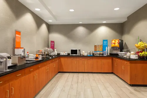 Hampton Inn & Suites Denver-Cherry Creek Dining Photos
