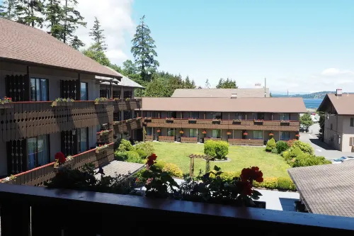 Ramada by Wyndham Campbell River Near Hotel Photos