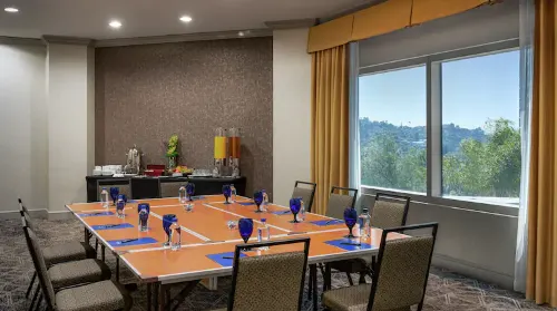 Hilton Phoenix Tapatio Cliffs Resort Business Facilities Photos