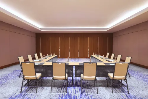 Four Points by Sheraton Surabaya, Tunjungan Plaza Business Facilities Photos