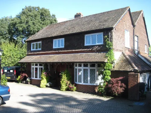 Trumbles Gatwick B&B Featured Photos