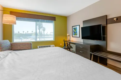 Holiday Inn Express & Suites Phoenix Dwtn - State Capitol Photos
