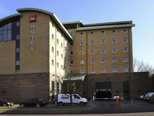Ibis Styles London Gatwick Airport Exterior Photos