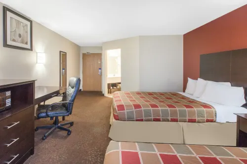 Travelodge by Wyndham Romulus Detroit Airport Photos