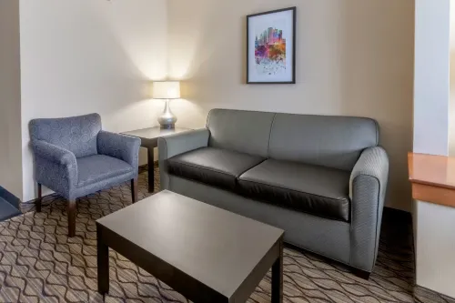 Holiday Inn & Suites Milwaukee Airport Photos