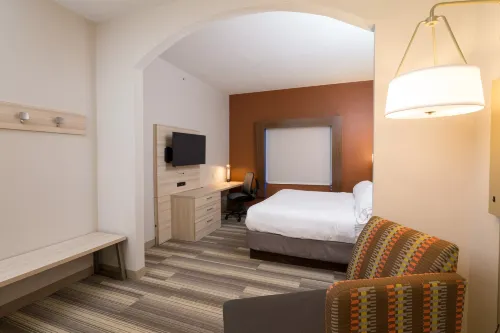 Holiday Inn Express & Suites Detroit - Utica Photos