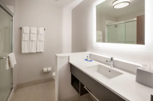 Holiday Inn Express & Suites Phoenix Dwtn - State Capitol Rooms Photos