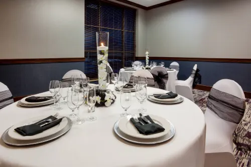Sheraton St. Paul Woodbury Hotel Restauration Photos
