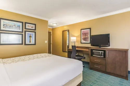 La Quinta Inn & Suites by Wyndham San Francisco Airport West Photos