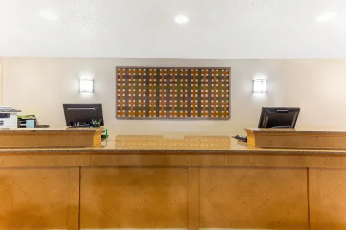 La Quinta Inn & Suites by Wyndham Redding Espaces publics Photos