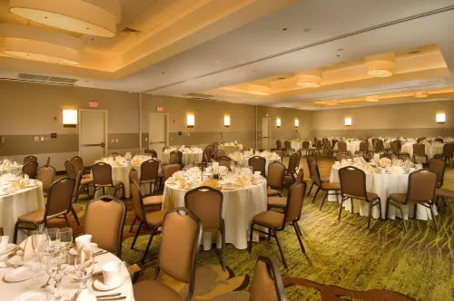 DoubleTree by Hilton Dulles Airport - Sterling Dining Photos