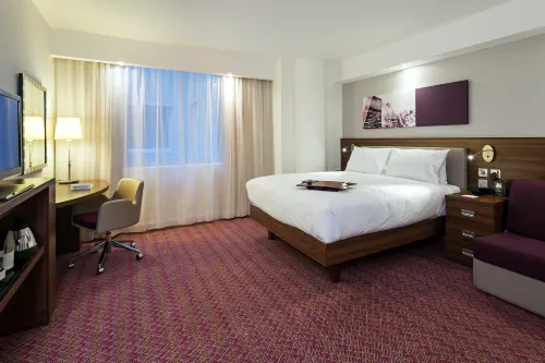 Hampton by Hilton London Gatwick Airport Rooms Photos