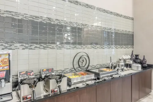 La Quinta Inn & Suites by Wyndham Denver Tech Center Dining Photos