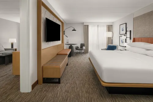 Sheraton Milwaukee Brookfield Hotel Photos