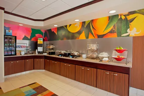 Fairfield Inn & Suites Detroit Metro Airport Romulus Dining Photos