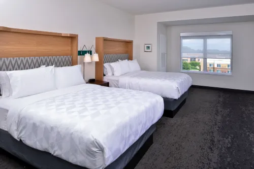 Holiday Inn & Suites Farmington Hills - Detroit NW Rum Photos