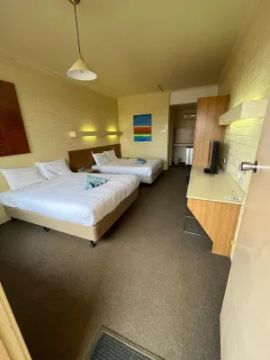 Opal Inn Hotel, Motel, Caravan Park Chambres Photos