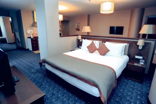 Parkside Hotel & Apartments Photos